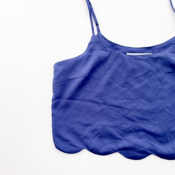 SCALLOP Crop Cami - Picture 2 of 6